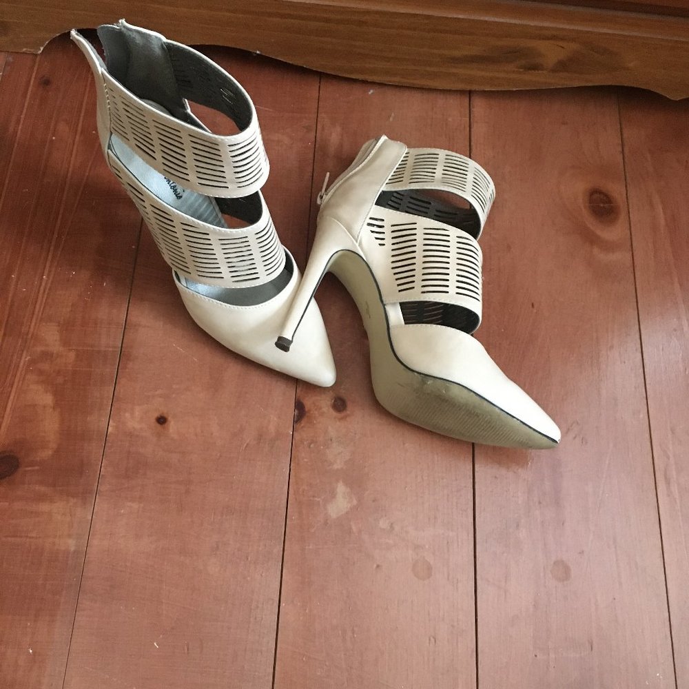 shoes - Picture 2 of 3